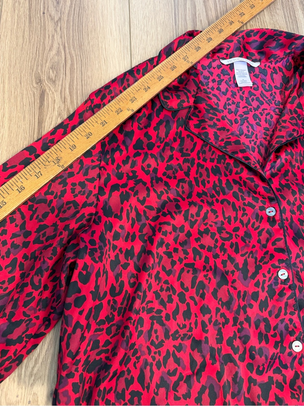 Victoria’s Secret Red Black Silky Feel Cheetah / Animal Print Pajama Set size M - Picture 6 of 12